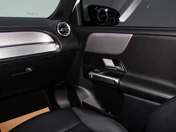 Mercedes-Benz GLB 2024, фото 25