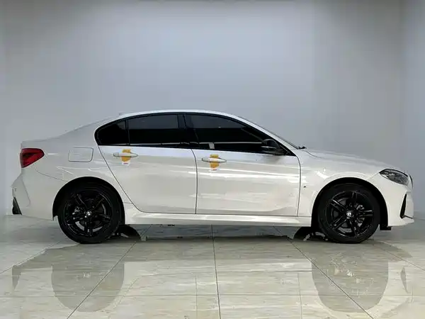BMW 1 Series 2021, фото 11