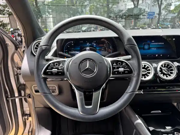 Mercedes-Benz GLA 2023, фото 10