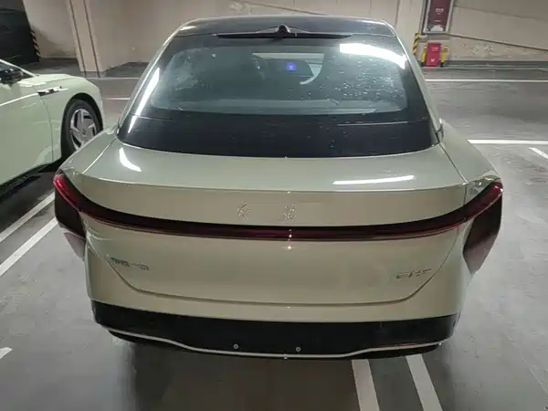 Hongqi EH7 2025, фото 6