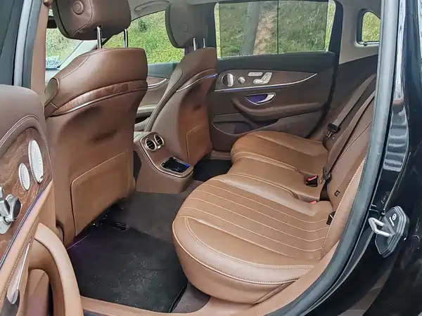 Mercedes-Benz E-Class 2023, фото 6