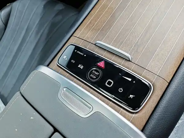 Mercedes-Benz EQS SUV 2023, фото 17