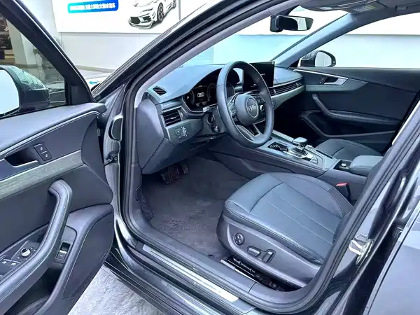 Audi A4L 2023, фото 4