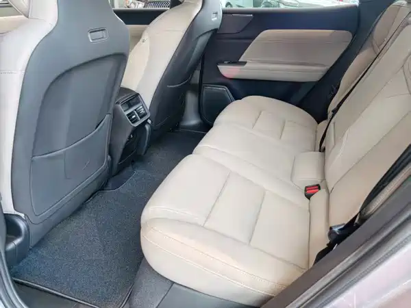 Volvo XC70 PHEV 2025, фото 14