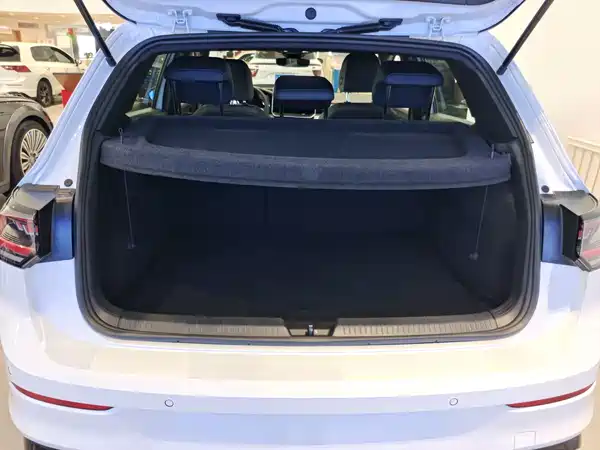 Volkswagen Golf 2025, фото 10
