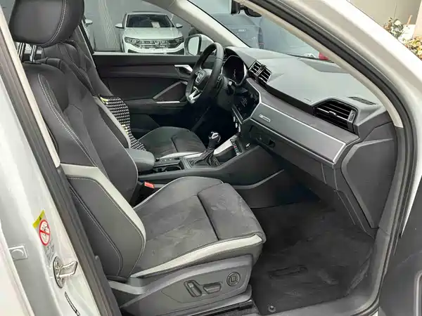 Audi Q3 2023, фото 13