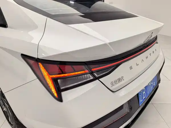 Hyundai Elantra 2023, фото 17