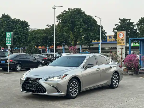 Lexus ES 2022