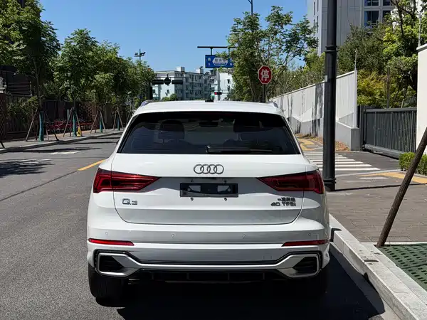 Audi Q3 2024, фото 4