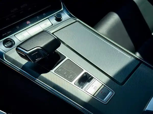 Audi A6L 2024, фото 13