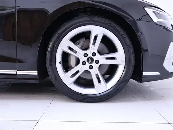 Audi A8 2023, фото 6