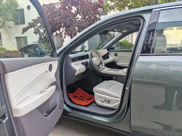 Hongqi HS6 PHEV 2026, фото 8