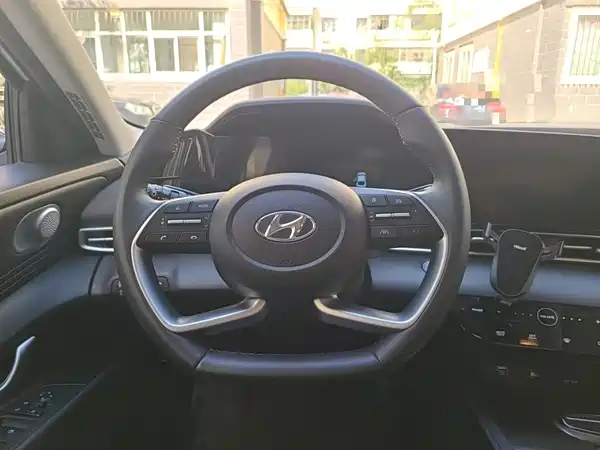 Hyundai Elantra 2022, фото 6