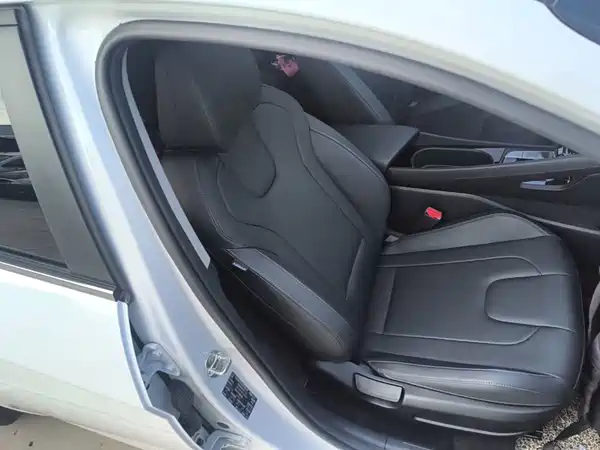 Hyundai Elantra 2023, фото 24