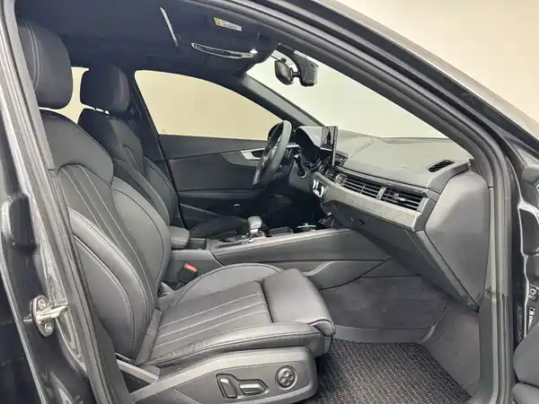 Audi A4L 2023, фото 15