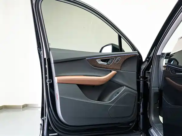 Audi Q7 2023, фото 10