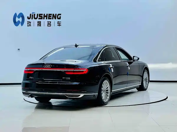 Audi A8 2022, фото 6
