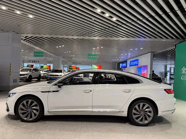 Volkswagen Passat CC 2023, фото 4