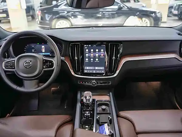 Volvo S60 2025, фото 7