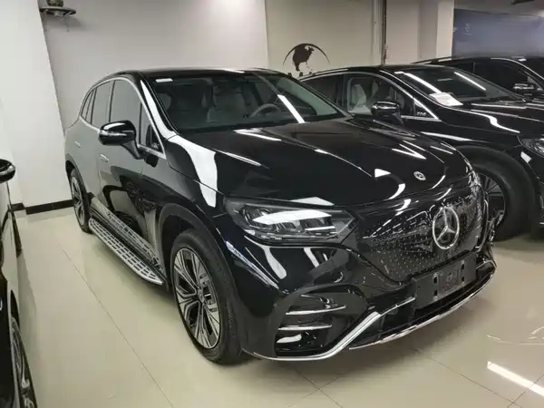 Mercedes-Benz EQE SUV 2024, фото 4
