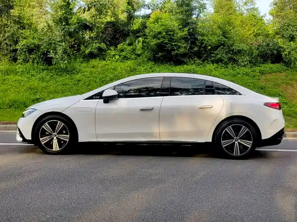 Mercedes-Benz EQE 2022, фото 4
