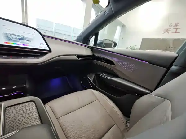 Hongqi EH7 2025, фото 5
