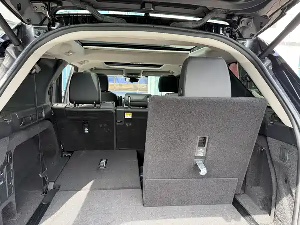 Land Rover Discovery 2023, фото 15