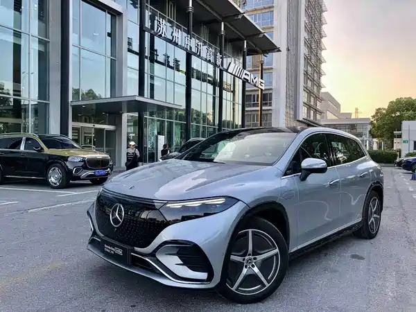 Mercedes-Benz EQS SUV 2023