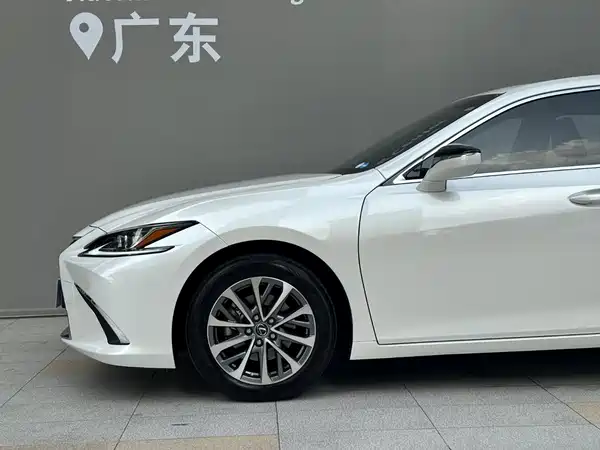 Lexus ES 2023, фото 14