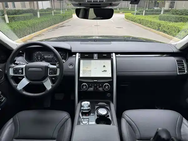 Land Rover Discovery 2024, фото 8
