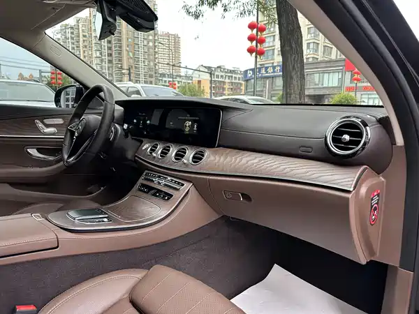 Mercedes-Benz E-Class 2023, фото 11