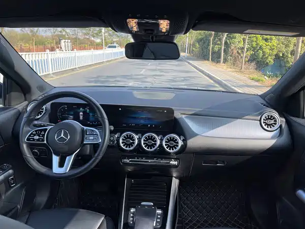 Mercedes-Benz GLA 2023, фото 16