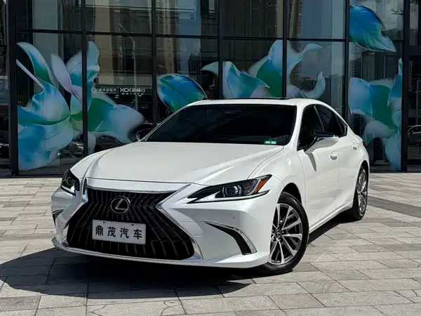 Lexus ES 2022