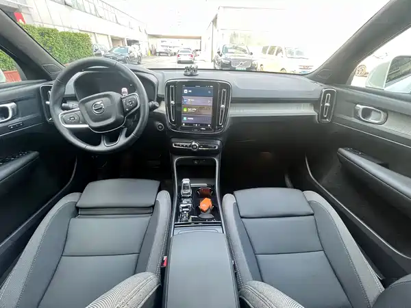 Volvo XC40 2025, фото 11