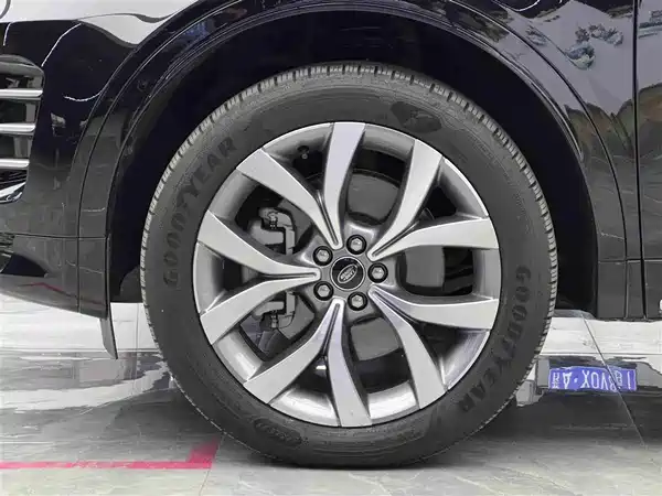Land Rover Discovery Sport 2025, фото 4