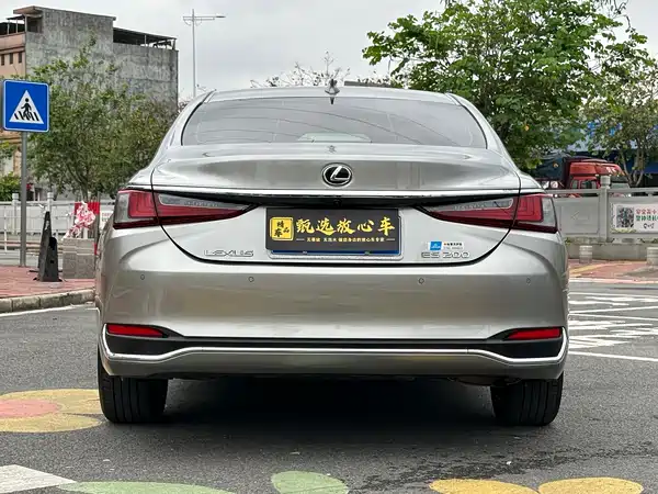 Lexus ES 2023, фото 5