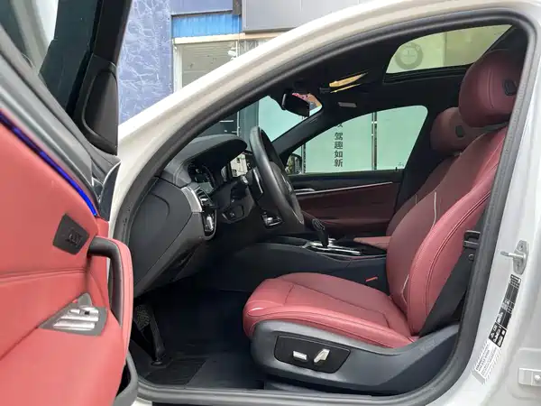 BMW 5 Series 2023, фото 10