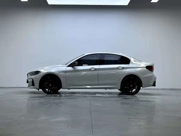 BMW 1 Series 2023, фото 4