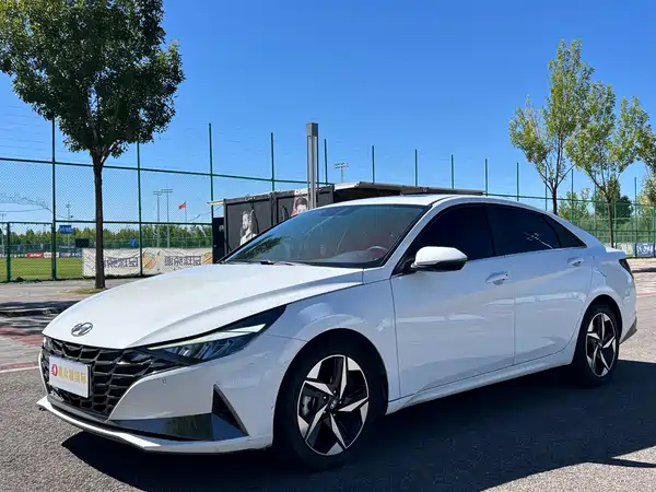 Hyundai Elantra 2022