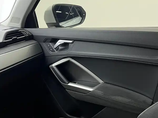 Audi Q3 2023, фото 10