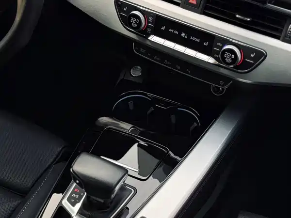 Audi A4L 2023, фото 13