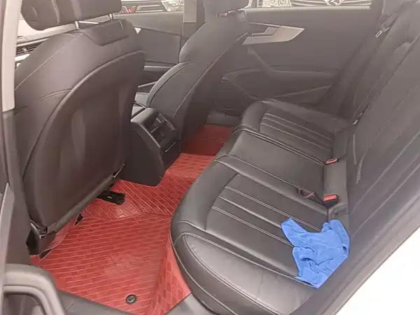 Audi A4L 2022, фото 16