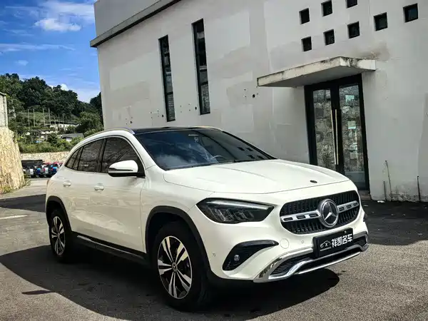 Mercedes-Benz GLA 2024, фото 3