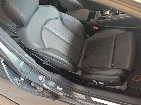 Audi A4L 2024, фото 24