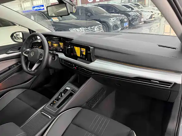 Volkswagen Golf 2023, фото 18
