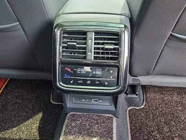 Volkswagen Passat 2023, фото 10