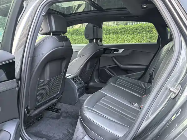 Audi A4L 2023, фото 6