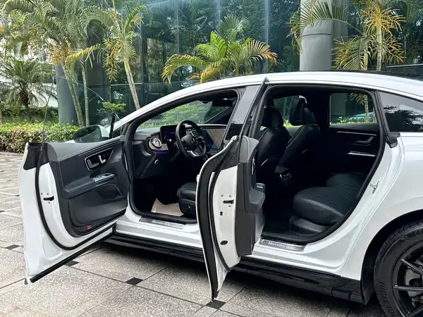 Mercedes-Benz EQE 2022, фото 17
