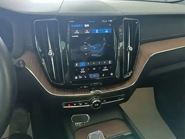 Volvo XC60 2023, фото 12