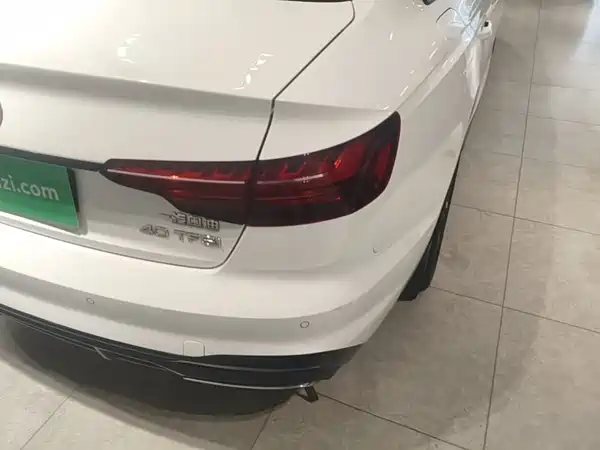 Audi A4L 2022, фото 7